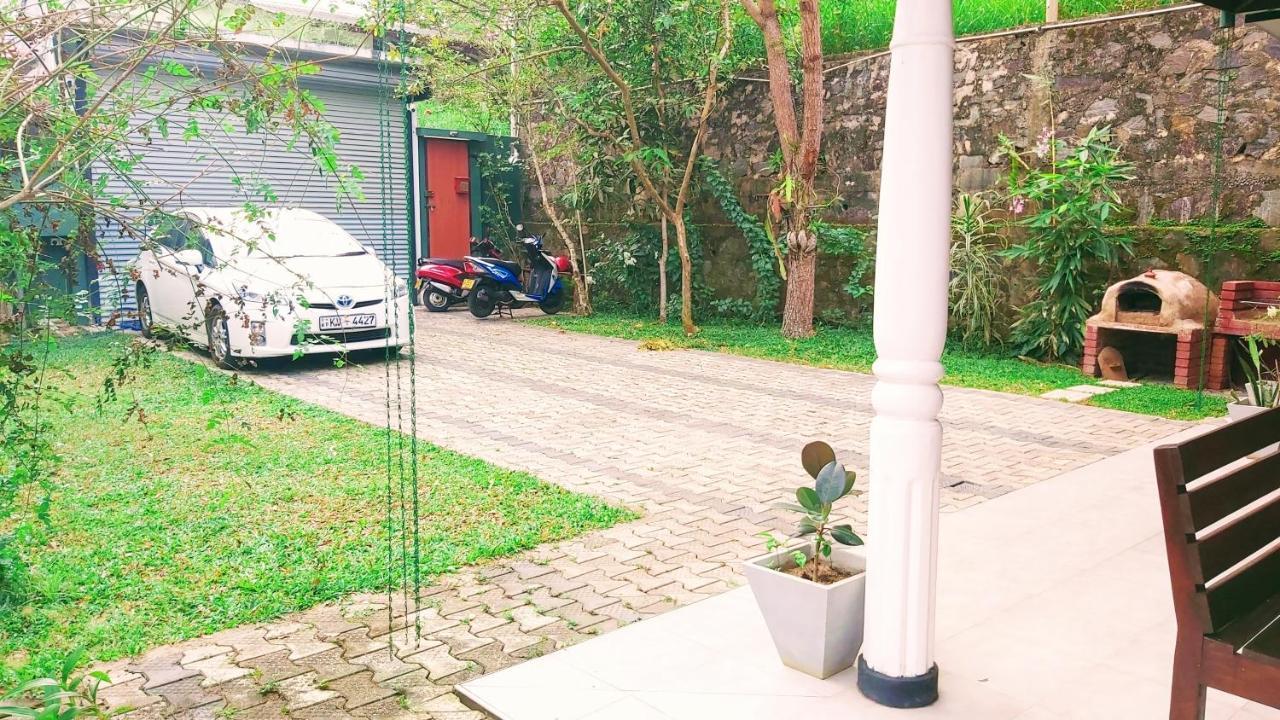 Villa Senan - 2 Apartments - 미리사 외부 사진