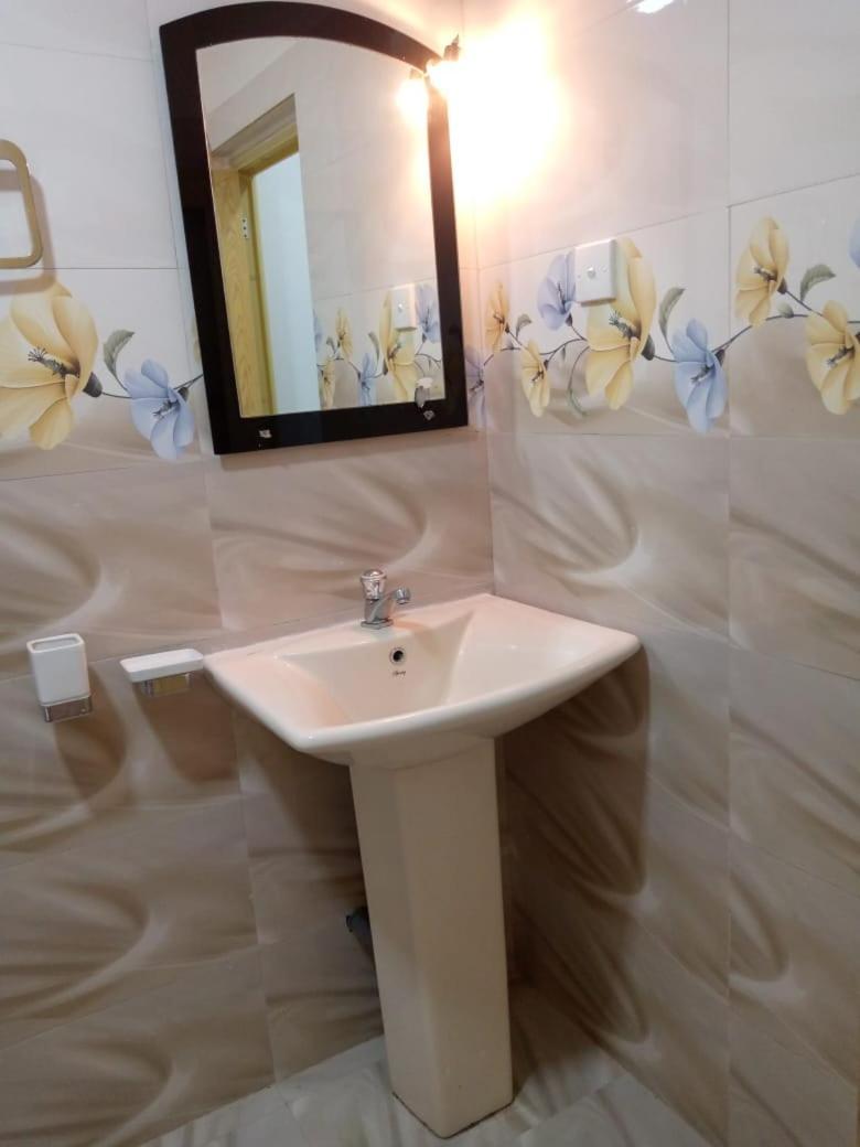 Villa Senan - 2 Apartments - 미리사 외부 사진