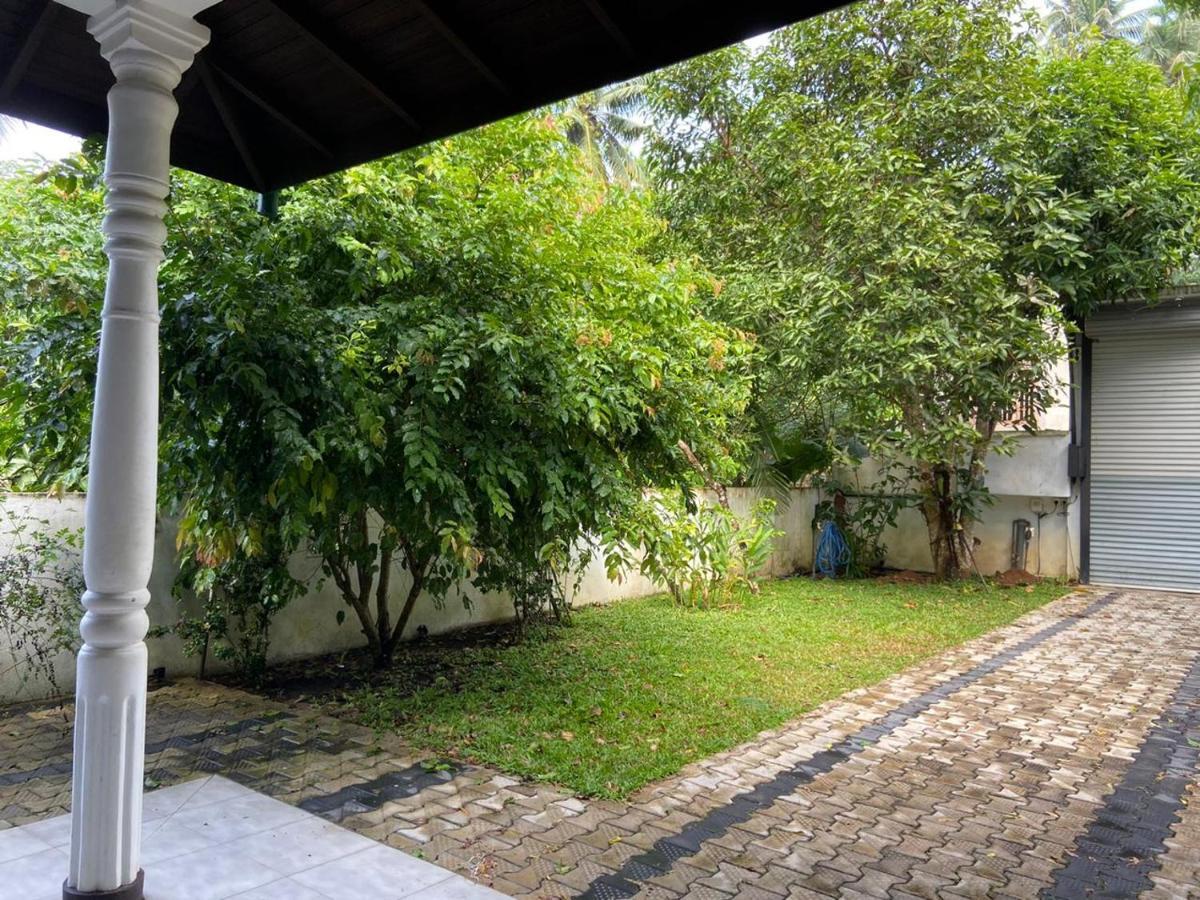 Villa Senan - 2 Apartments - 미리사 외부 사진