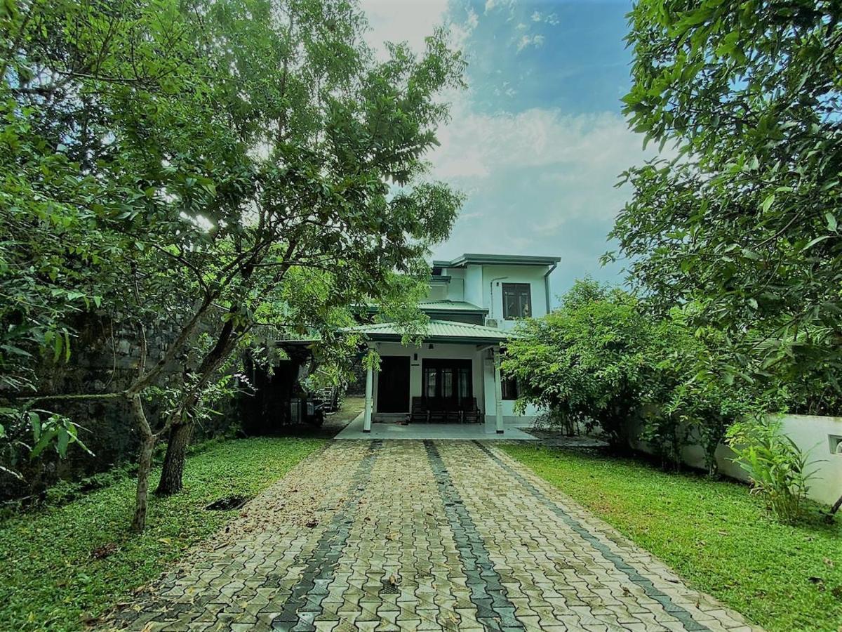 Villa Senan - 2 Apartments - 미리사 외부 사진